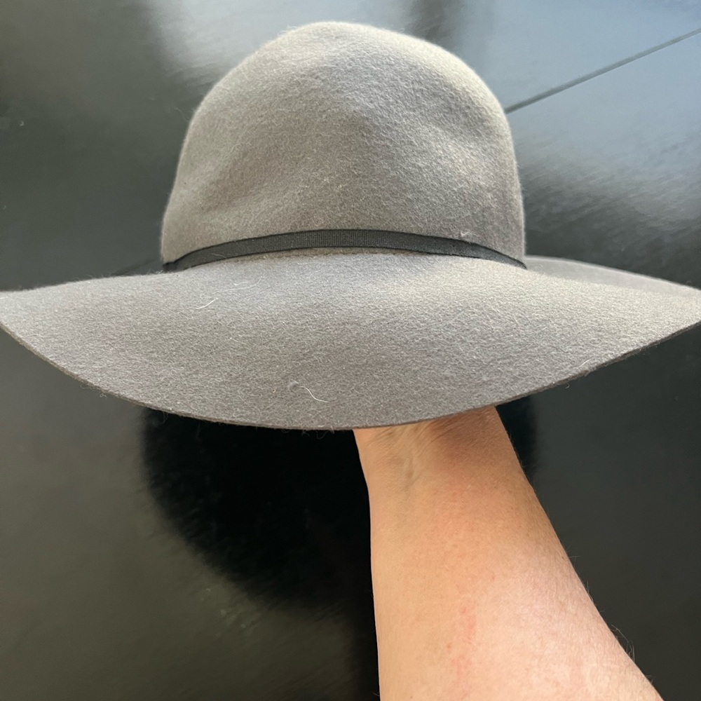 Gray Wide-Brimmed Floppy Hat